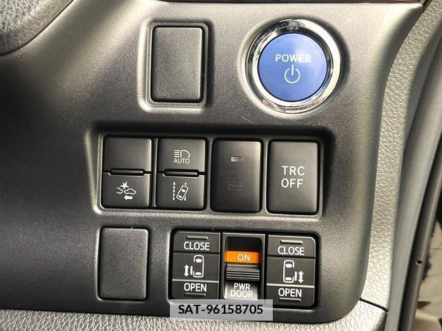 Toyota VOXY 2021-08 7871637-5
