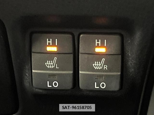 Toyota VOXY 2021-08 7871637-6