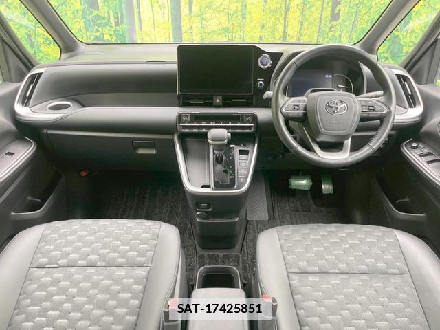 Toyota VOXY 2022-10 7871877-1