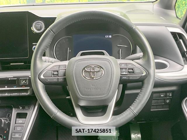 Toyota VOXY 2022-10 7871877-11