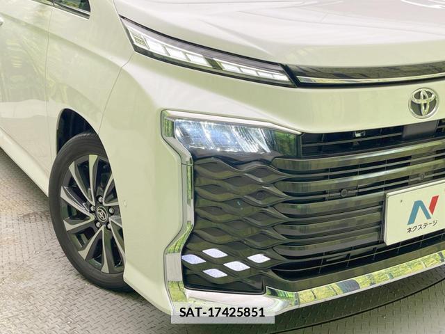 Toyota VOXY 2022-10 7871877-12