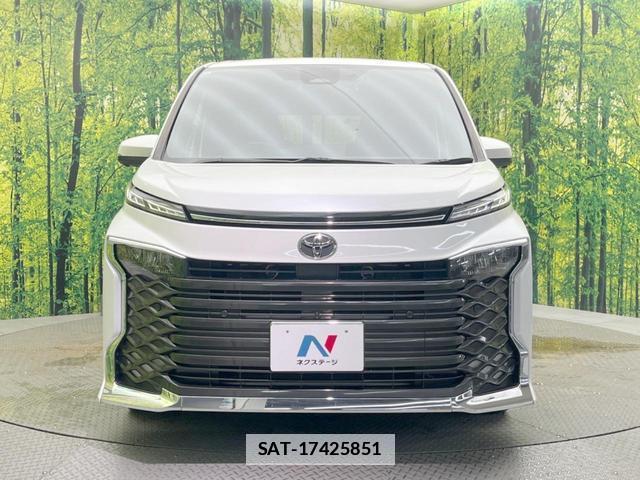 Toyota VOXY 2022-10 7871877-14