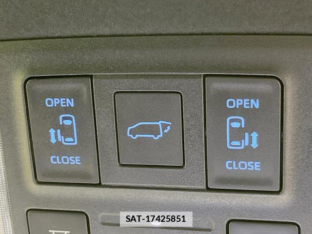 Toyota VOXY 2022-10 7871877-6
