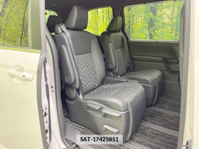Toyota VOXY 2022-10 7871877-8