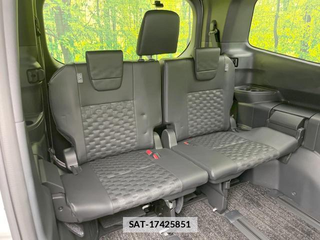 Toyota VOXY 2022-10 7871877-9