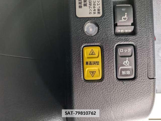 Toyota VOXY 2021-05 7872035-1