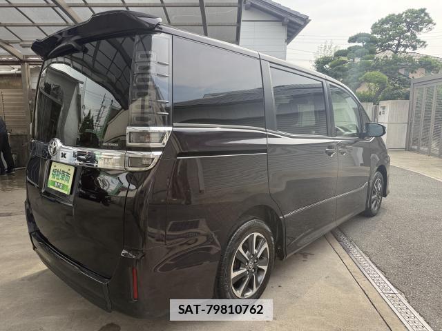 Toyota VOXY 2021-05 7872035-16