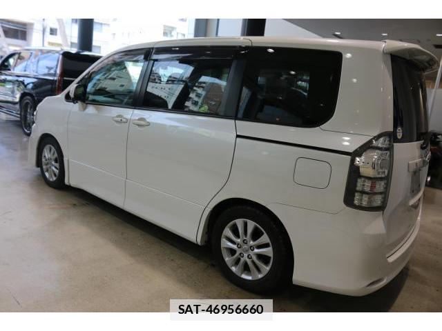 Toyota VOXY 2011-08 7872116-11