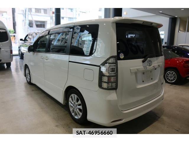 Toyota VOXY 2011-08 7872116-13