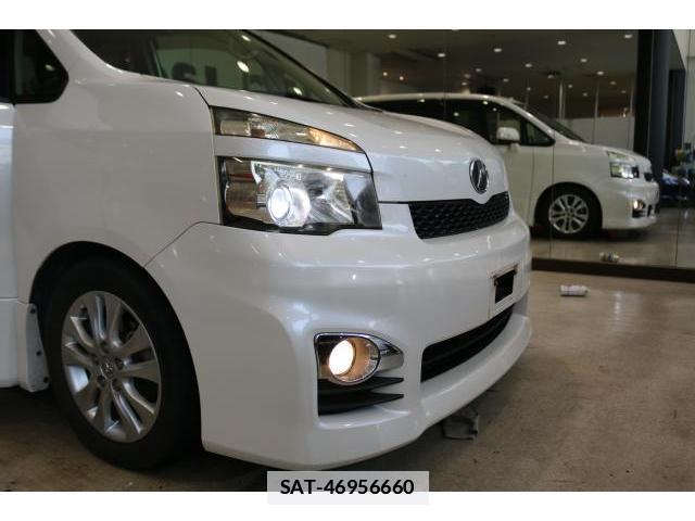 Toyota VOXY 2011-08 7872116-14