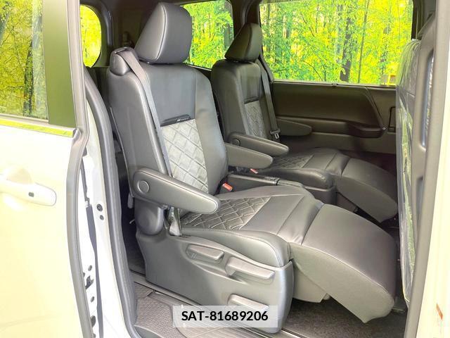 Toyota VOXY 2026-05 7872414-8