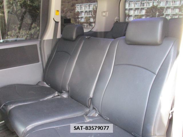 Toyota VOXY 2007-11 7872661-15