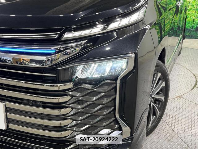 Toyota VOXY 2022-09 7872697-12