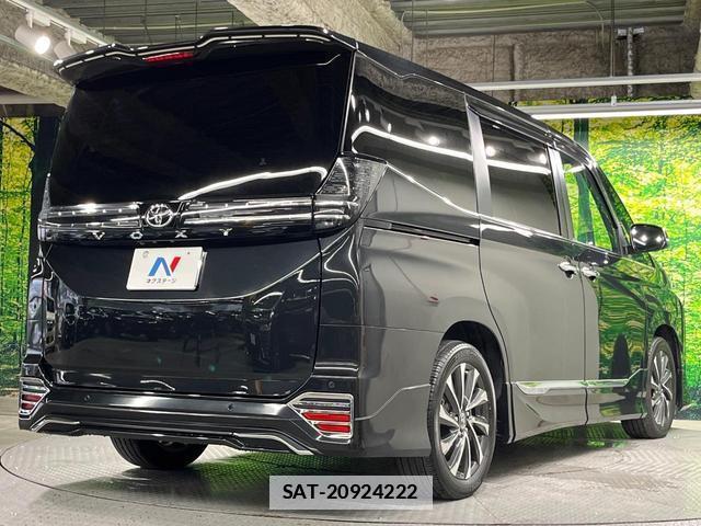 Toyota VOXY 2022-09 7872697-17