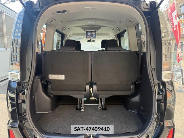 Toyota VOXY 2014-10 7872859-11