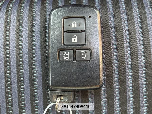 Toyota VOXY 2014-10 7872859-19