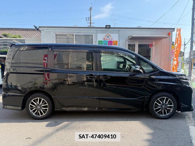 Toyota VOXY 2014-10 7872859-3