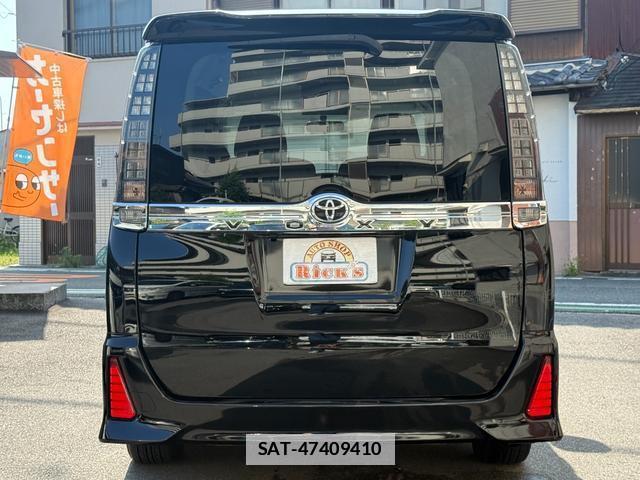 Toyota VOXY 2014-10 7872859-5