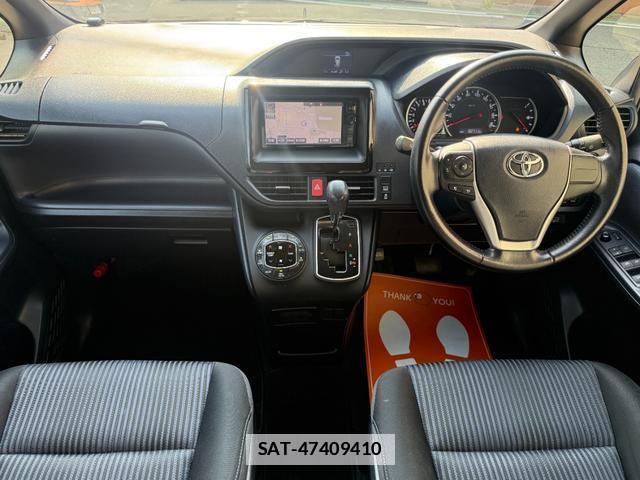 Toyota VOXY 2014-10 7872859-6