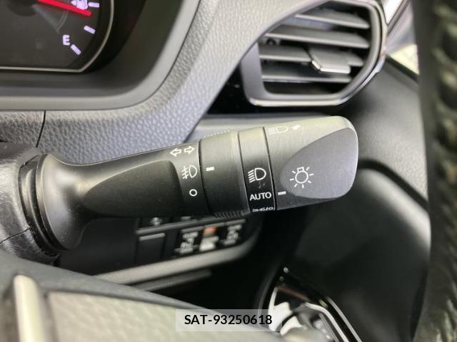 Toyota VOXY 2021-05 7872989-16