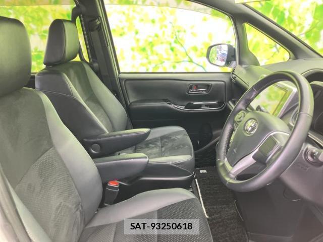 Toyota VOXY 2021-05 7872989-3