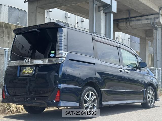 Toyota VOXY 2019-08 7873097-1
