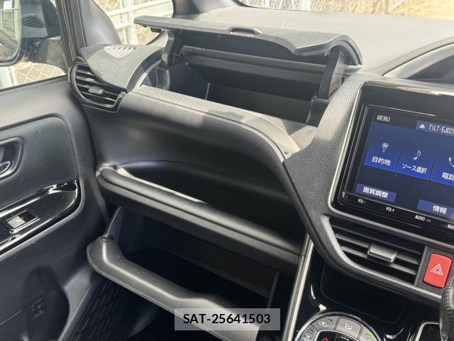 Toyota VOXY 2019-08 7873097-11