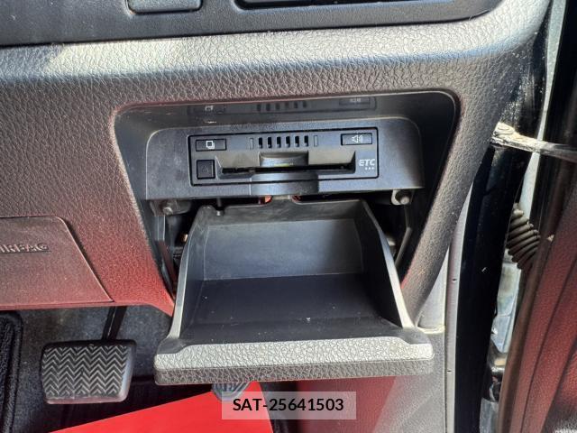 Toyota VOXY 2019-08 7873097-17