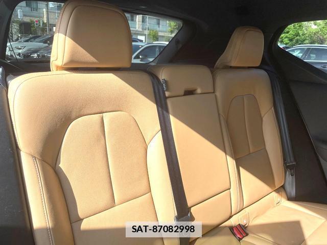 Volvo XC40 2021-06 7867817-12
