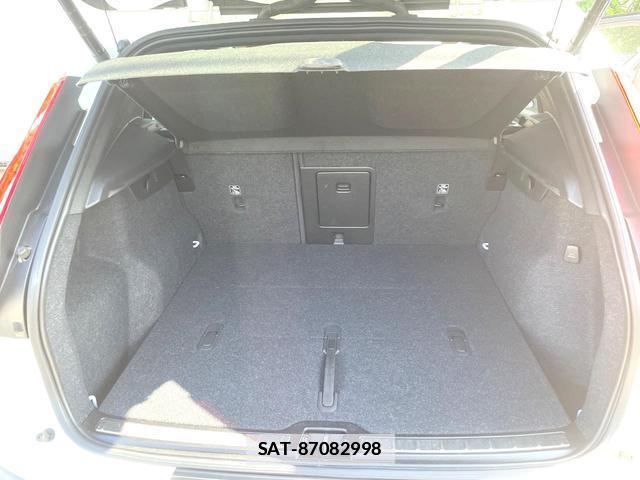 Volvo XC40 2021-06 7867817-13