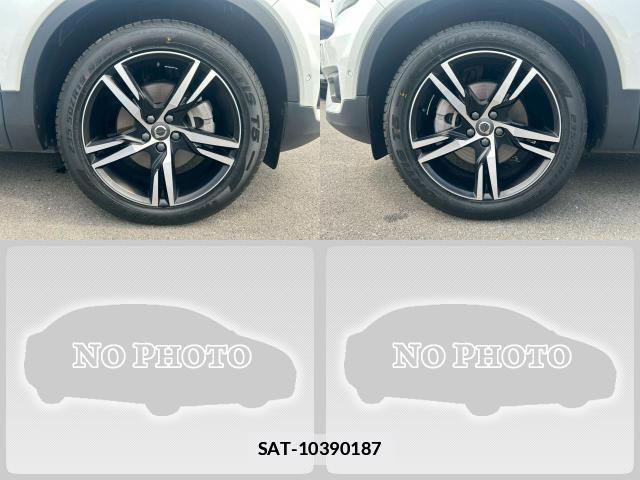 Volvo XC40 2021-04 7871582-8