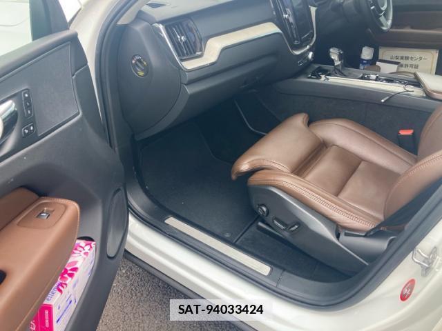 Volvo XC60 2018-06 7868630-11