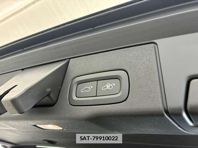 Volvo XC60 2022-03 7869389-9