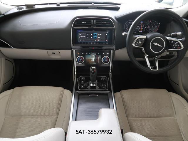 Jaguar XE 2019-07 7868471-1