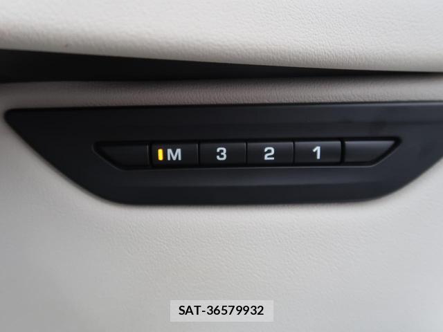 Jaguar XE 2019-07 7868471-11