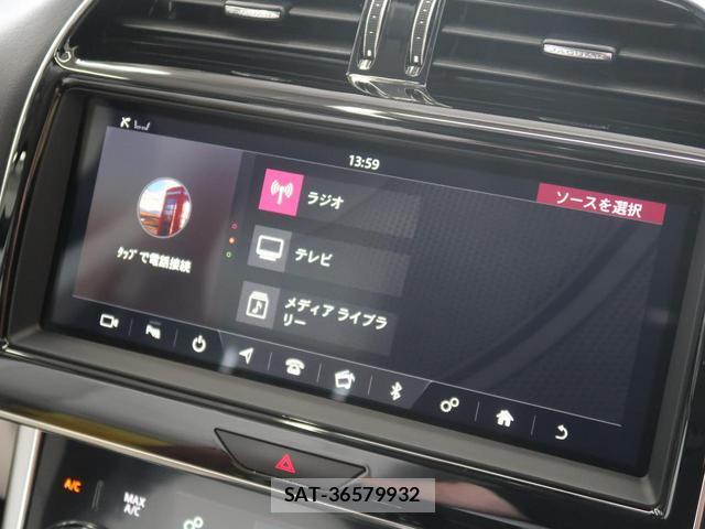 Jaguar XE 2019-07 7868471-12