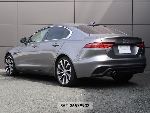 Jaguar XE 2019-07 7868471-17