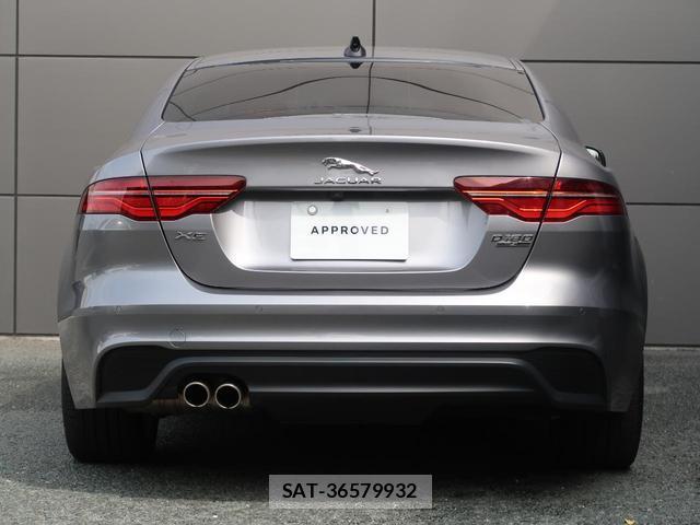 Jaguar XE 2019-07 7868471-18
