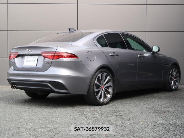 Jaguar XE 2019-07 7868471-19