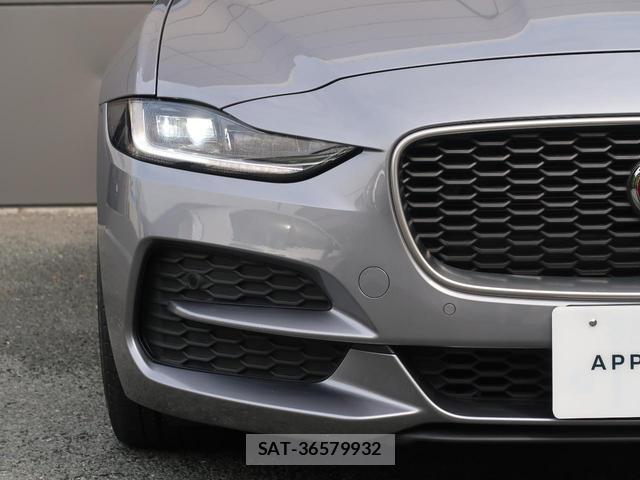 Jaguar XE 2019-07 7868471-3