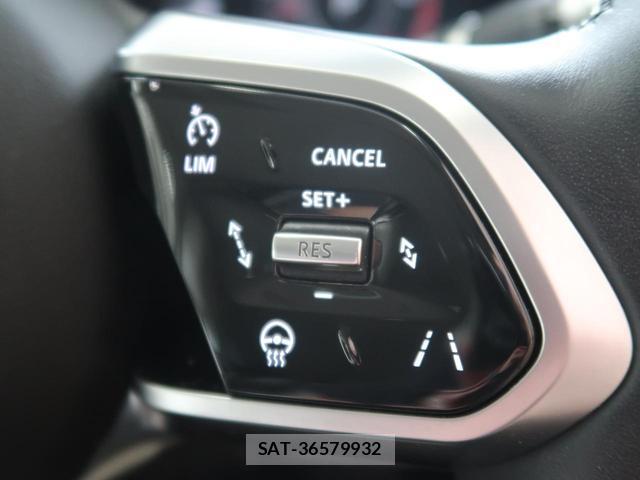 Jaguar XE 2019-07 7868471-4