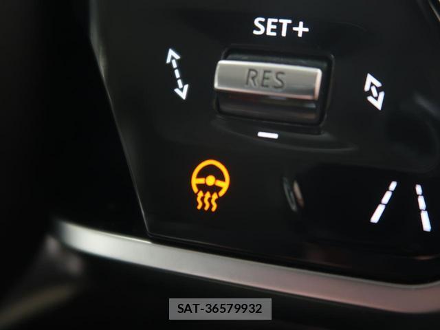 Jaguar XE 2019-07 7868471-5