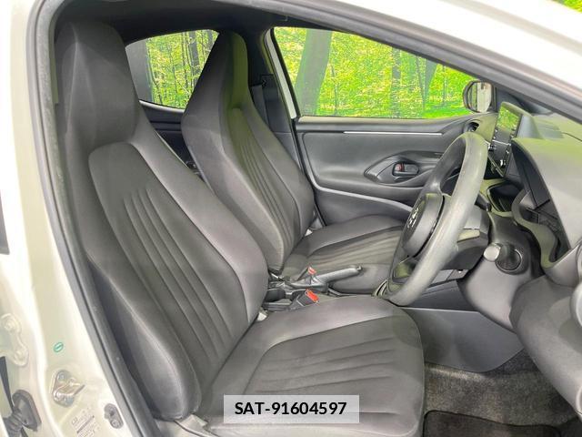 Toyota YARIS 2020-04 7869044-7