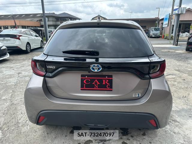 Toyota YARIS 2022-07 7870834-16