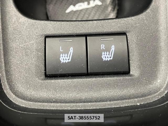 Toyota AQUA 2025-05 7916846-17