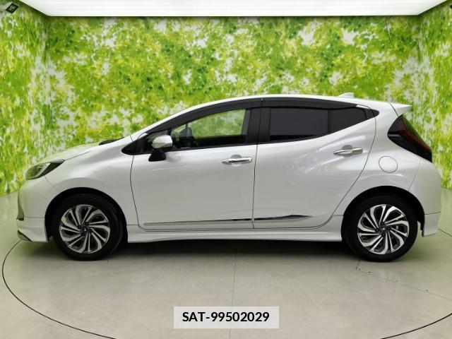 Toyota AQUA 2021-12 7916910-1