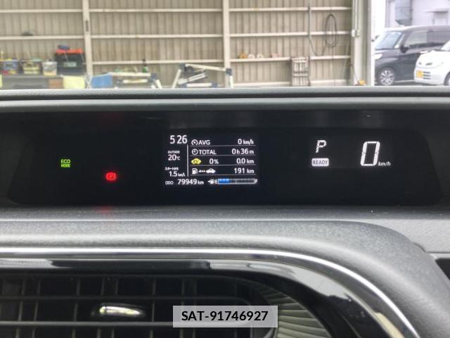 Toyota AQUA 2018-01 7917147-13