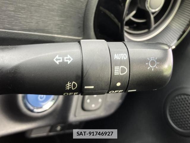 Toyota AQUA 2018-01 7917147-15