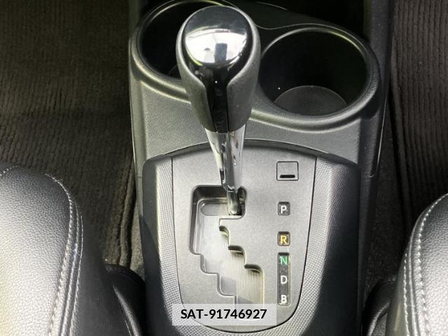 Toyota AQUA 2018-01 7917147-17