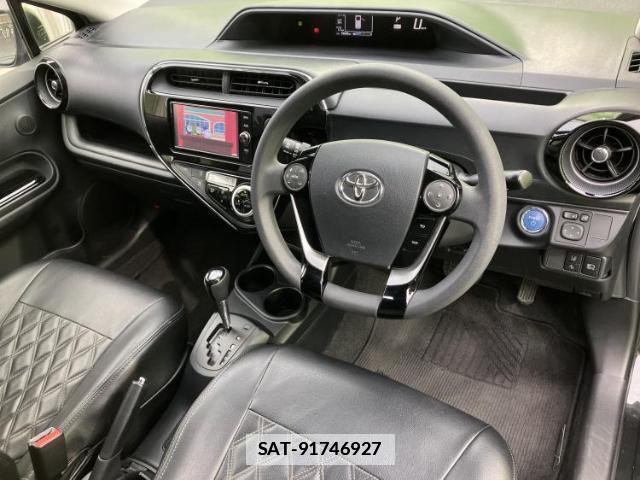 Toyota AQUA 2018-01 7917147-4